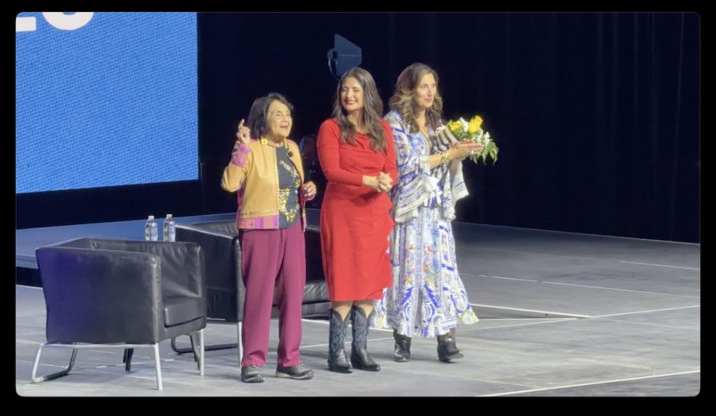 Dolores Huerta leads the Texas Democratic Convention in chant of "si se puede!"